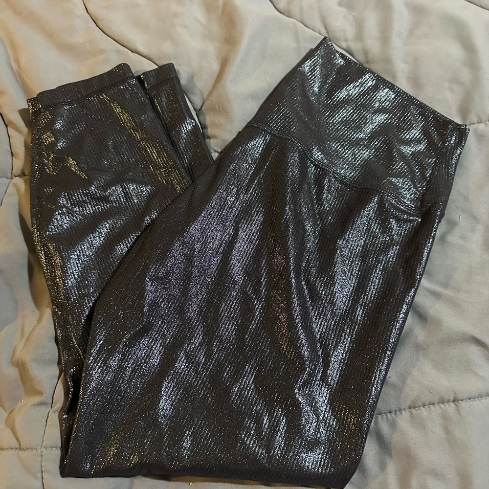Lululemon shiny black Leggings